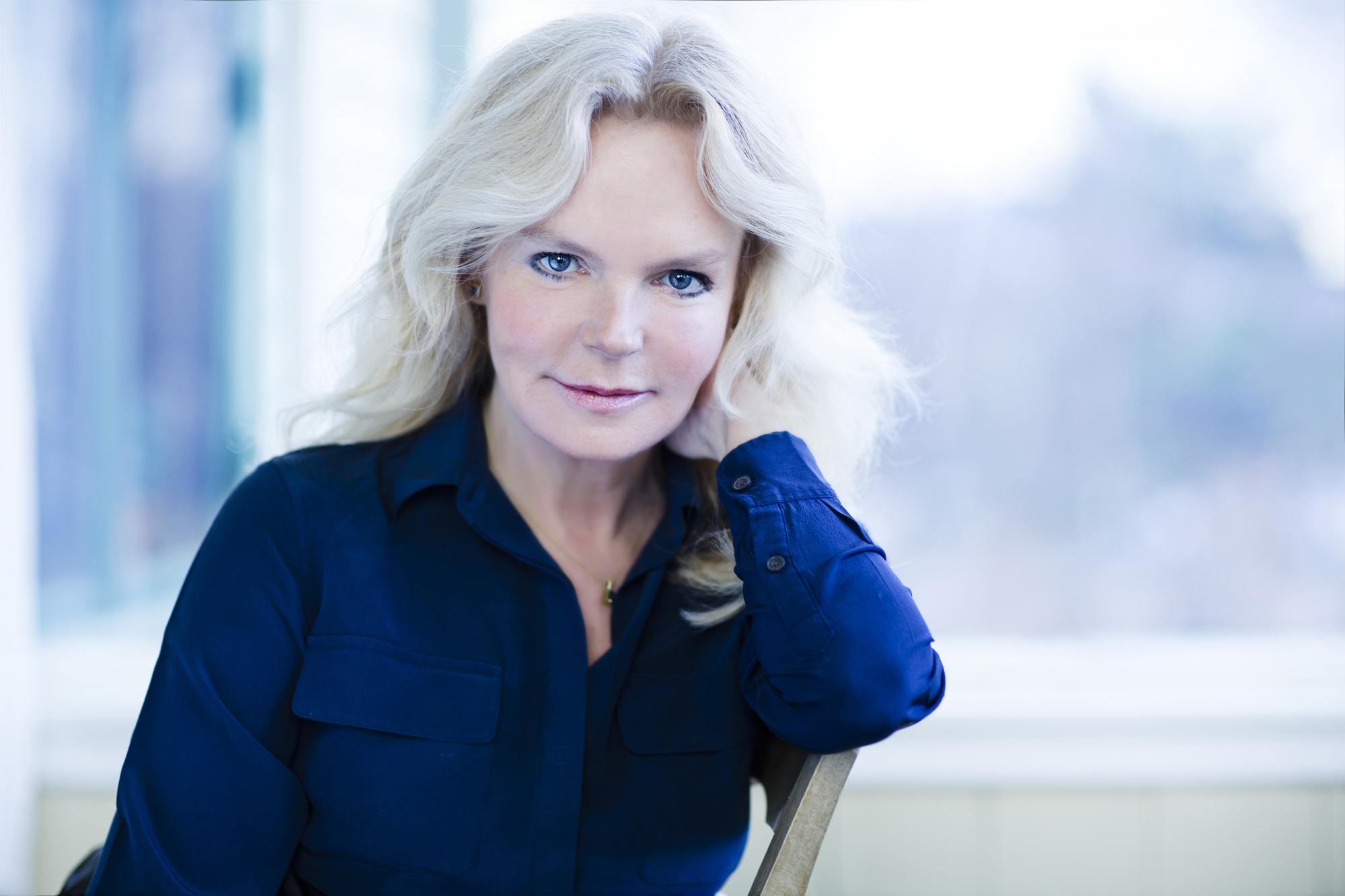 Lucinda Riley Actress The Missing Sister By Lucinda Riley The Blue